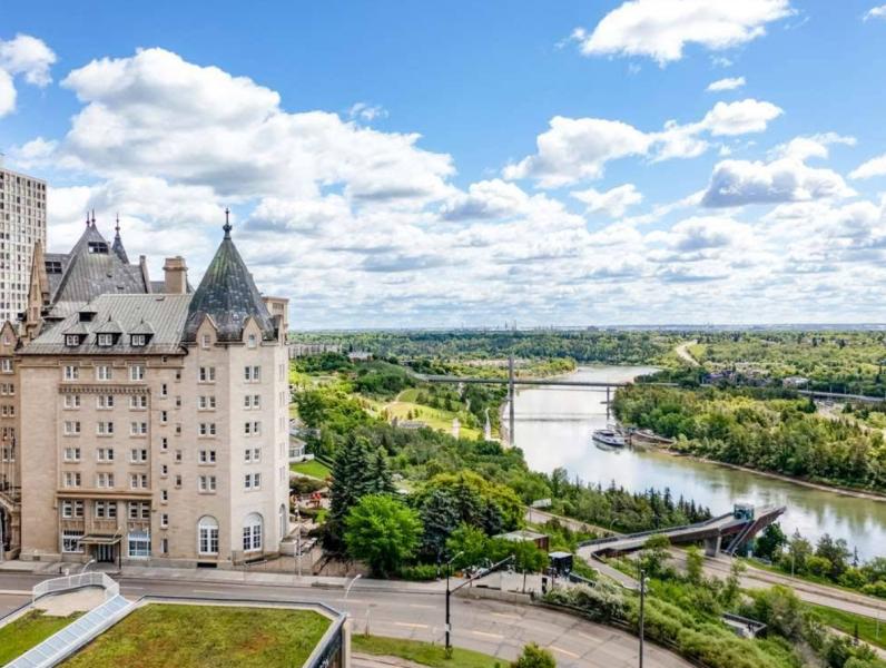Fairmont Hotel Macdonald