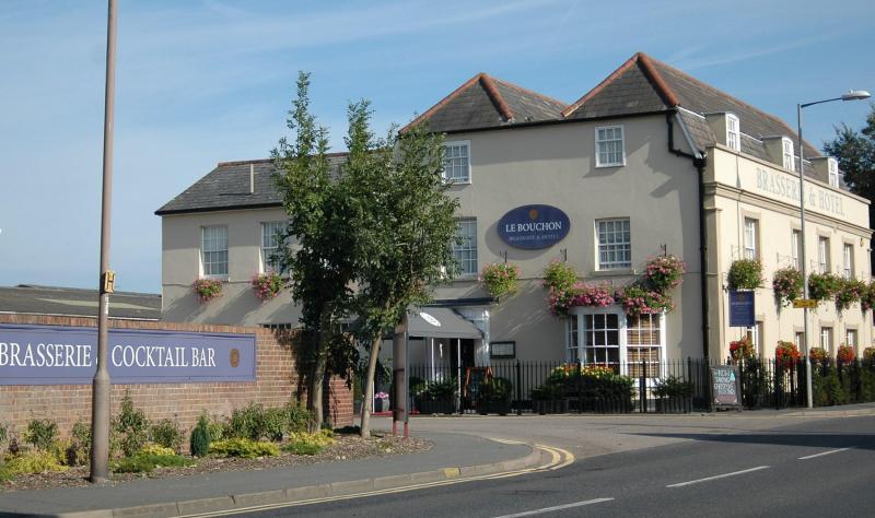 Le Bouchon - Brasserie and Hotel