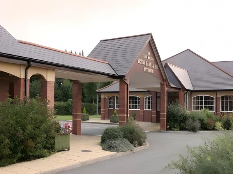 Moreton Park Hotel