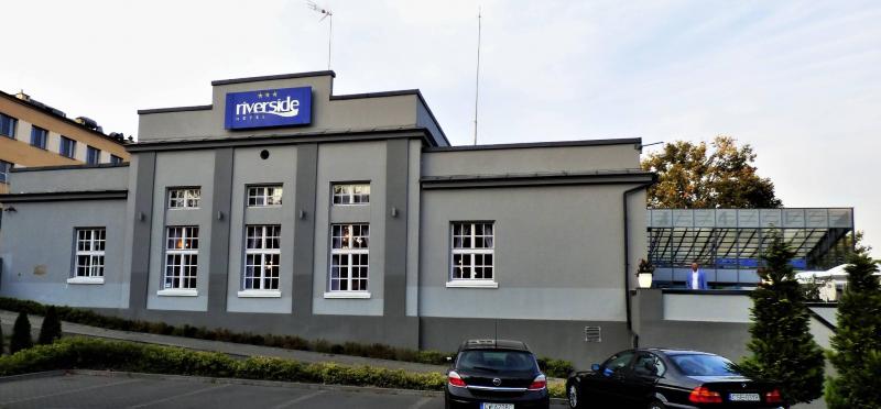 Riverside Hotel