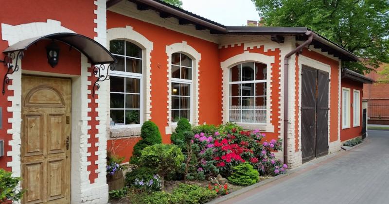 Villa and restauracja Intryga