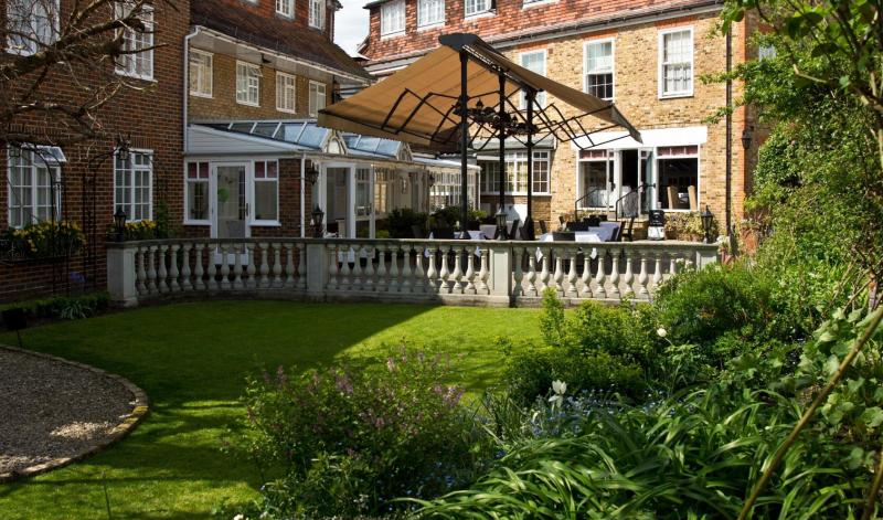 Warren Lodge Hotel